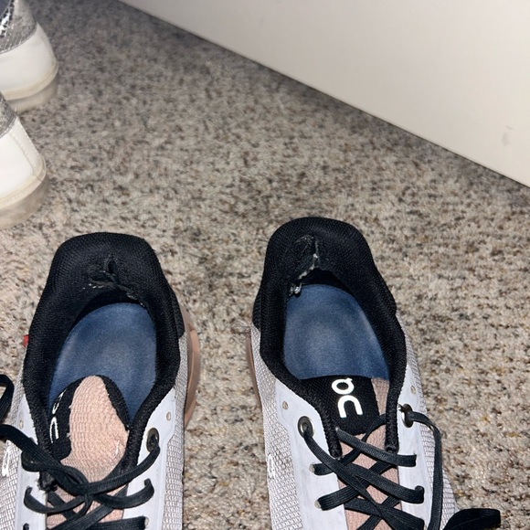 On clouds - Picture 3 of 4